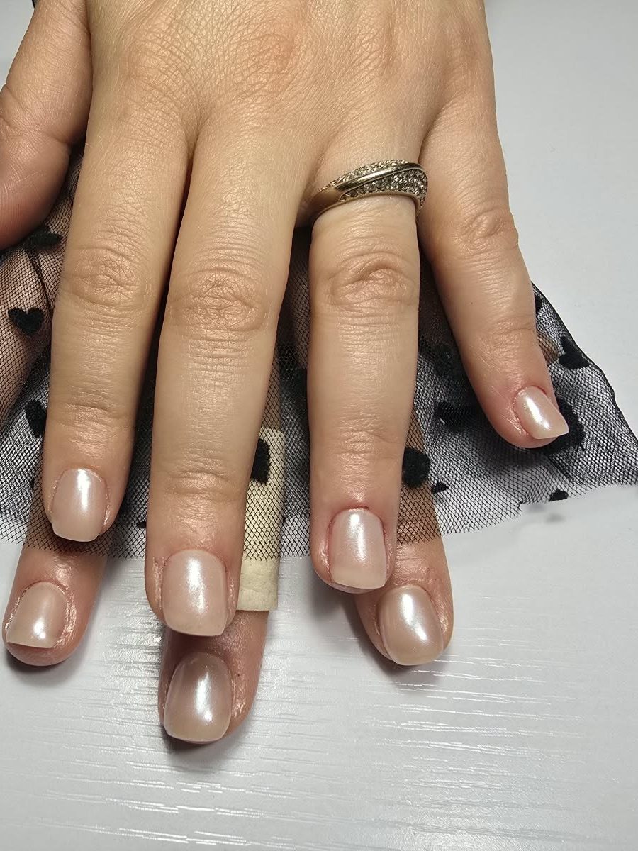 Nude Nacré Dentelle — nail art gel natural Rezé Nantes M&A Nail Design